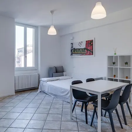 Guesthero Bright Flat In Affori Милан